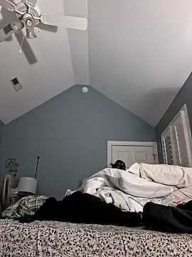 Snapshot of TrndSettr chatting on February 2026 11:19:01 PM TrndSettr online show from February 2026 11:19:01 PM