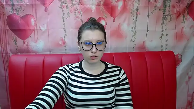 Snapshot of LilianaShine chatting on May 2026 05:02:02 AM LilianaShine online show from May 2026 05:02:02 AM