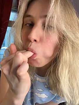 Snapshot of LovelyMiu chatting on February 2026 02:01:02 PM LovelyMiu online show from February 2026 02:01:02 PM