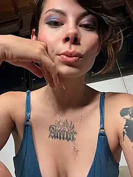 Isalove99 online show from April 2026 11:43:02 PM