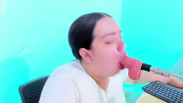 Emely pregnantt online show from February 2026 10:37:02 PM