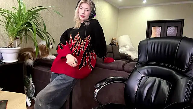 Snapshot of LadyFoxLove chatting on February 2026 10:42:02 AM LadyFoxLove online show from February 2026 10:42:02 AM