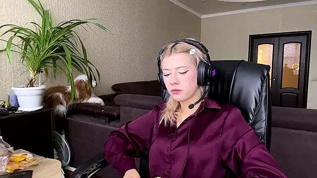 Snapshot of LadyFoxLove chatting on February 2026 10:21:02 AM LadyFoxLove online show from February 2026 10:21:02 AM