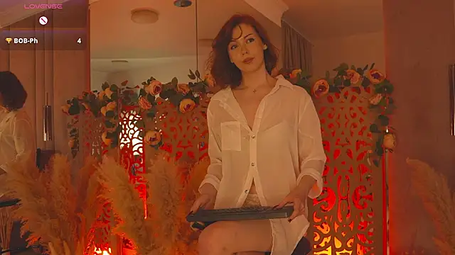 VivanWestwood online show from April 2026 07:07:02 PM