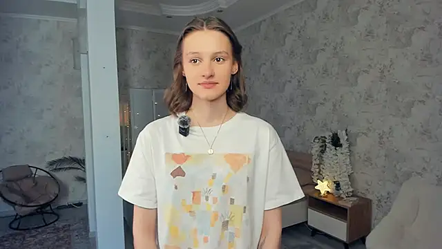 Snapshot of LianneBynon chatting on February 2026 08:52:01 AM LianneBynon online show from February 2026 08:52:01 AM