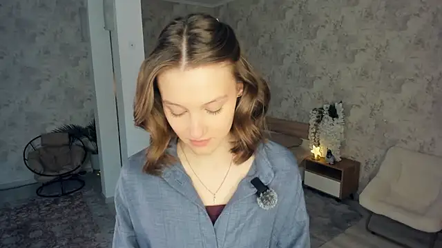 Snapshot of LianneBynon chatting on February 2026 08:18:02 AM LianneBynon online show from February 2026 08:18:02 AM