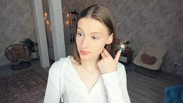 LianneBynon online show from June 2026 08:27:02 AM