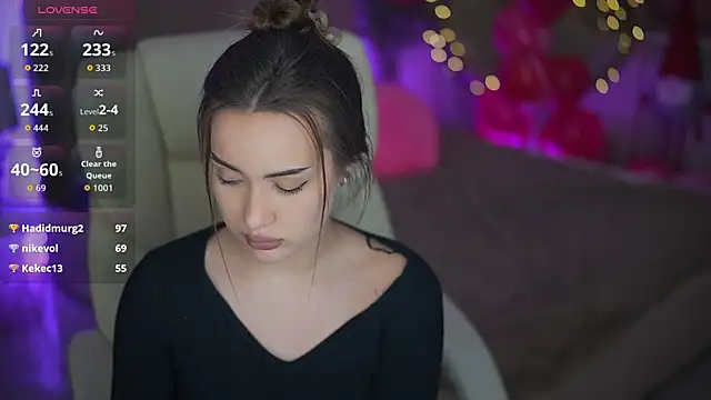 Snapshot of OliviaMoore_ chatting on February 2026 06:47:02 PM OliviaMoore online show from February 2026 06:47:02 PM