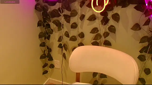 Susan Backer online show from April 2026 11:44:02 AM