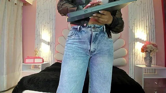 Kateemos online show from March 2026 01:36:02 PM