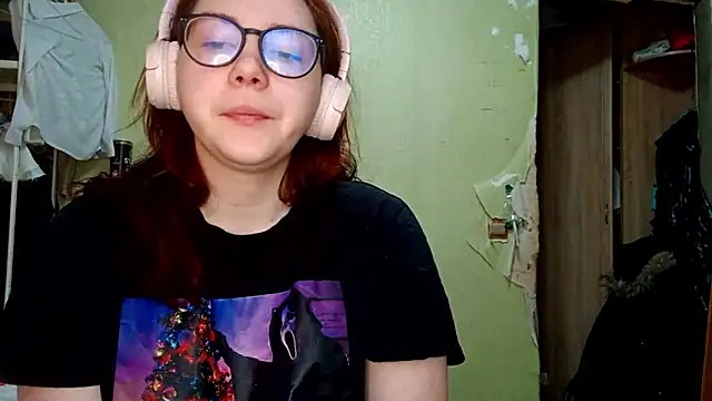 Snapshot of VannessaDillenbeck chatting on February 2026 06:24:01 AM VannessaDillenbeck online show from February 2026 06:24:01 AM