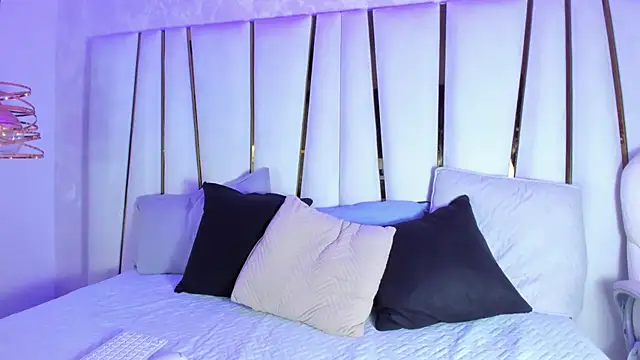 Snapshot of SofiaGlow_ chatting on February 2026 03:01:01 AM SofiaGlow online show from February 2026 03:01:01 AM