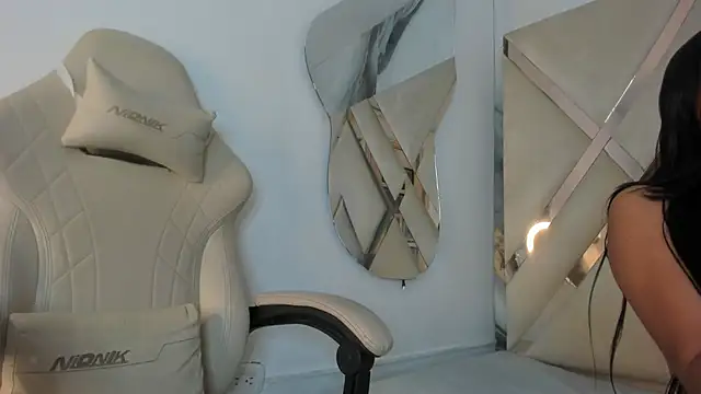 honeyhtx online show from May 2026 12:23:02 PM
