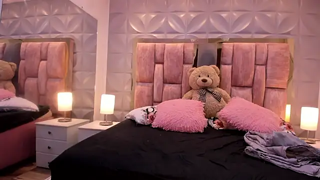 Paris Velvet online show from April 2026 10:54:02 PM