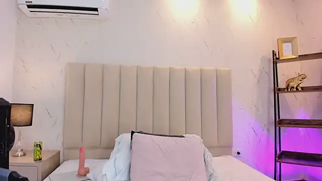 ViolettaRousee  online show from June 2026 12:32:02 AM