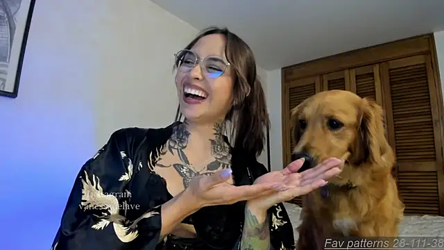 Snapshot of Vanessarte_ chatting on May 2026 10:50:03 PM Vanessarte online show from May 2026 10:50:03 PM