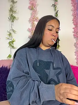 Snapshot of violetmist chatting on February 2026 11:58:02 PM violetmist online show from February 2026 11:58:02 PM