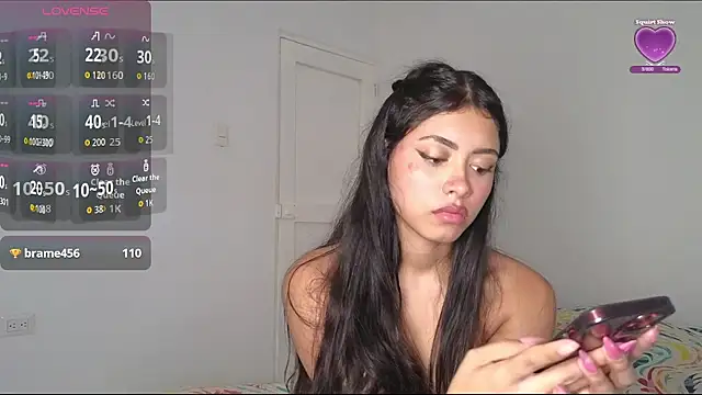 Snapshot of amynovaaa chatting on March 2026 05:18:01 PM amynovaaa online show from March 2026 05:18:01 PM