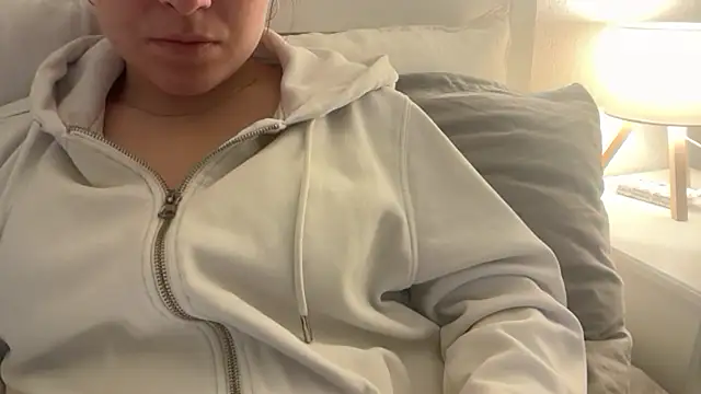 Snapshot of Lucyschickt chatting on February 2026 04:24:02 PM Lucyschickt online show from February 2026 04:24:02 PM