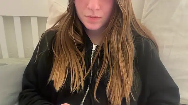 Snapshot of Lucyschickt chatting on February 2026 07:54:01 PM Lucyschickt online show from February 2026 07:54:01 PM