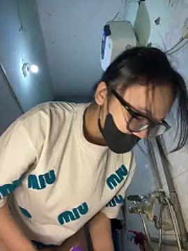 Leeeiuu online show from February 2026 02:59:02 PM