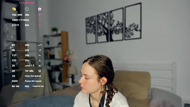 MalvinaTrafford online show from April 2026 08:18:01 PM