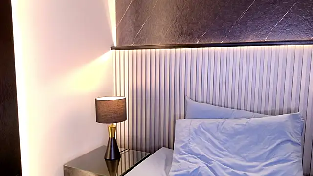 annie hawk online show from March 2026 10:37:02 AM