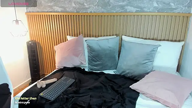 lunalat online show from February 2026 12:21:01 PM