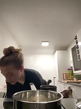 Snapshot of romyxxs chatting on February 2026 05:11:02 PM romyxxs online show from February 2026 05:11:02 PM