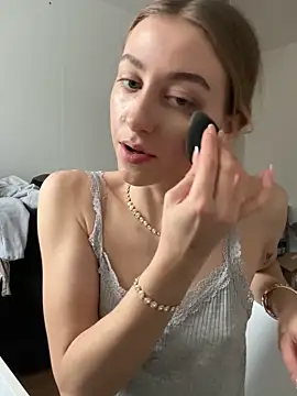 Snapshot of romyxxs chatting on February 2026 12:42:01 PM romyxxs online show from February 2026 12:42:01 PM