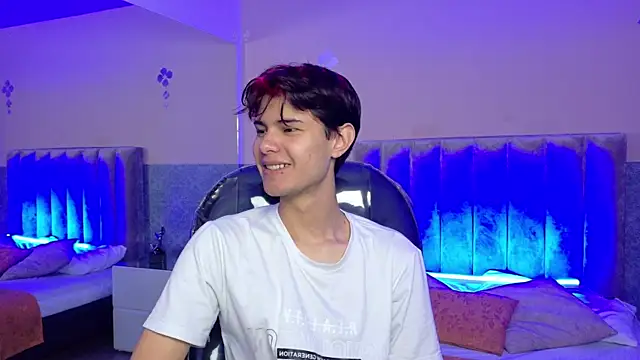 Snapshot of Derek_Sinn chatting on June 2026 08:15:02 PM Derek Sinn online show from June 2026 08:15:02 PM