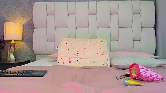 Snapshot of sophiaa10 chatting on February 2026 07:06:02 PM sophiaa10 online show from February 2026 07:06:02 PM