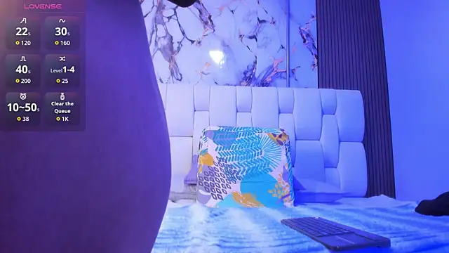 sophiaa10 online show from April 2026 07:03:02 PM