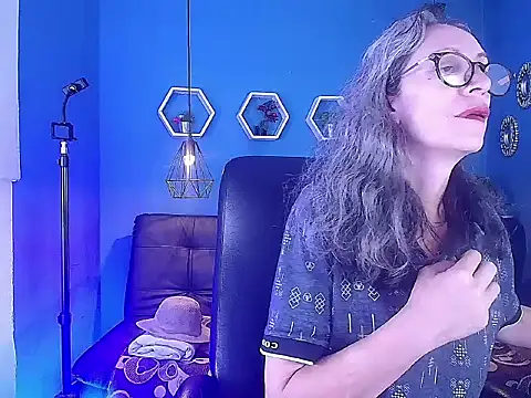 laurasofia45 online show from February 2026 03:58:02 AM