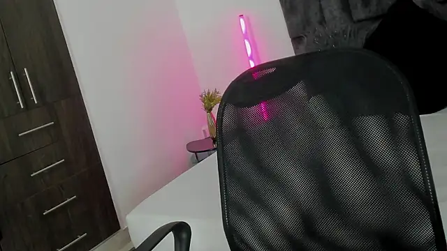 Malory Saenzz online show from February 2026 01:20:01 PM