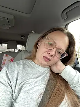 Snapshot of lickablelynn87 chatting on February 2026 03:21:01 PM lickablelynn87 online show from February 2026 03:21:01 PM