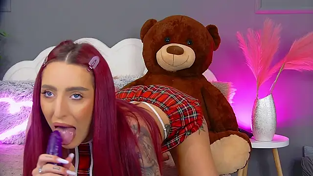 CrystalRedd online show from April 2026 04:46:01 AM