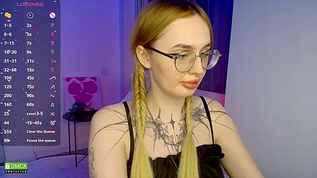 AdeLuna online show from April 2026 09:32:02 PM
