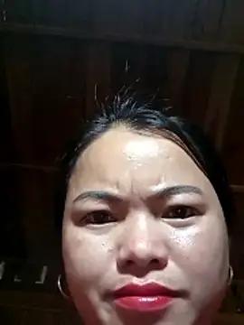 Snapshot of emlylyxinh chatting on February 2026 07:04:01 AM emlylyxinh online show from February 2026 07:04:01 AM