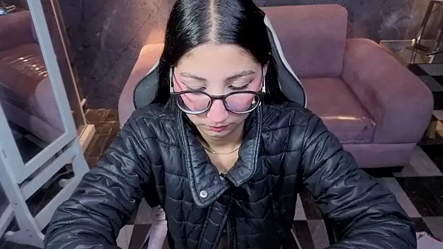 Snapshot of Sophie_jones_b chatting on February 2026 12:50:01 PM Sophie jones b online show from February 2026 12:50:01 PM