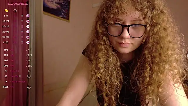 Snapshot of Milounee chatting on February 2026 07:04:02 PM Milounee online show from February 2026 07:04:02 PM