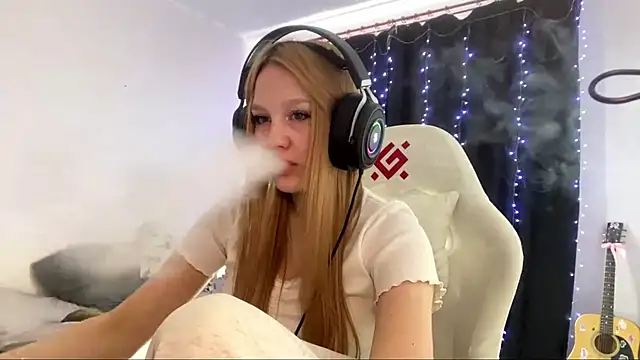 Snapshot of axin_burnell chatting on February 2026 05:28:02 AM axin burnell online show from February 2026 05:28:02 AM