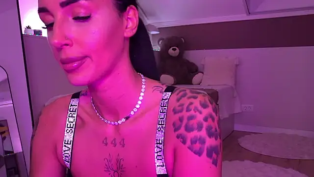 Snapshot of hayleybabe4 chatting on February 2026 10:06:02 PM hayleybabe4 online show from February 2026 10:06:02 PM