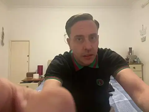 malcolm2334 online show from April 2026 06:52:01 PM