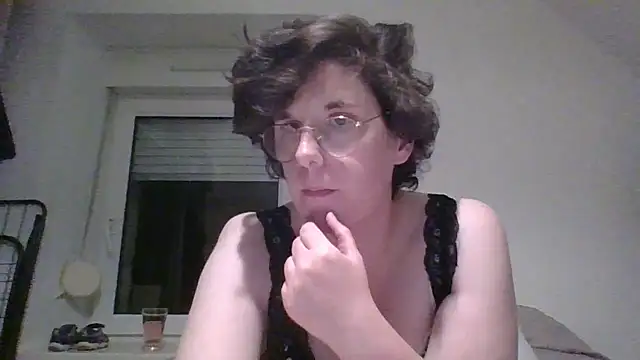 OIseauNoir88 online show from April 2026 07:58:02 PM