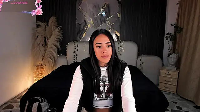 Snapshot of JazminRusso_ chatting on June 2026 06:47:02 AM JazminRusso online show from June 2026 06:47:02 AM