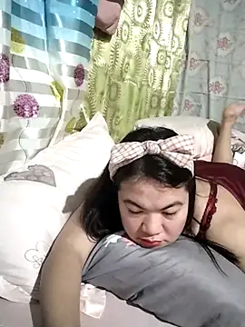 Snapshot of Zyramae_25 chatting on February 2026 07:32:02 PM Zyramae 25 online show from February 2026 07:32:02 PM