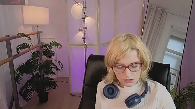 Akimo  online show from March 2026 01:40:02 PM