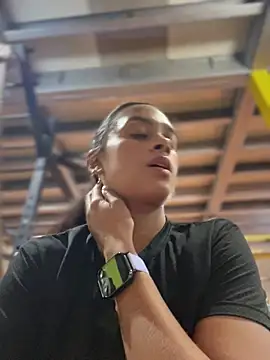 Snapshot of LunaHeat chatting on February 2026 03:07:01 PM LunaHeat online show from February 2026 03:07:01 PM