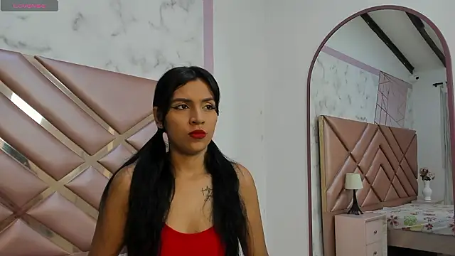 Snapshot of LauraRoot chatting on February 2026 11:48:01 AM LauraRoot online show from February 2026 11:48:01 AM